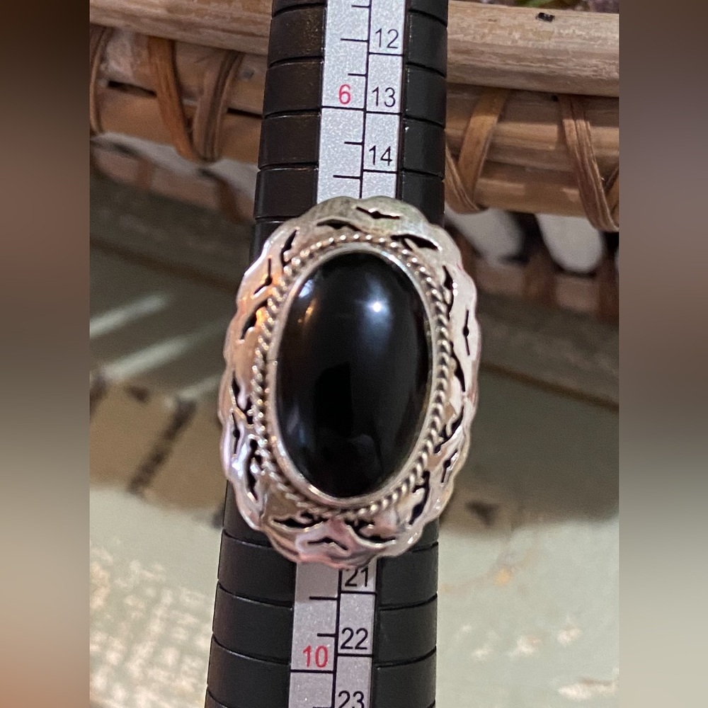 Vintage Elegant Silver and Black Onyx Ring - Picture 6 of 6